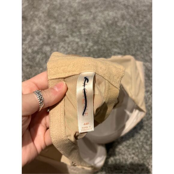 Cacique modern lace covered lightly lined balconette size 44F. C32-9 - Picture 3 of 4